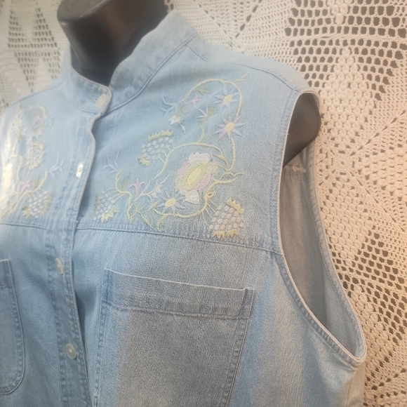 Country legends XL sleeveless top. Faded denim with embroidery - Picture 2 of 9